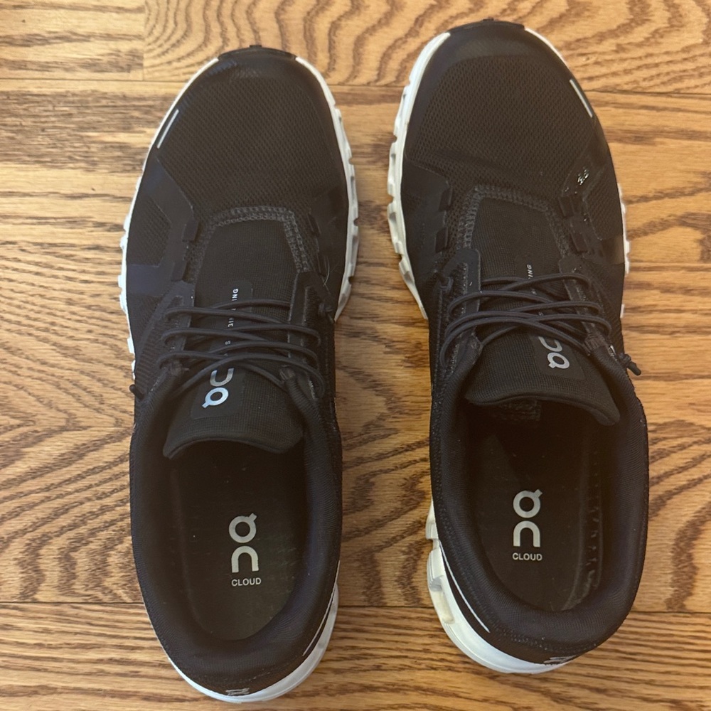 On cloud 6 Running Women's Black and White Sneakers